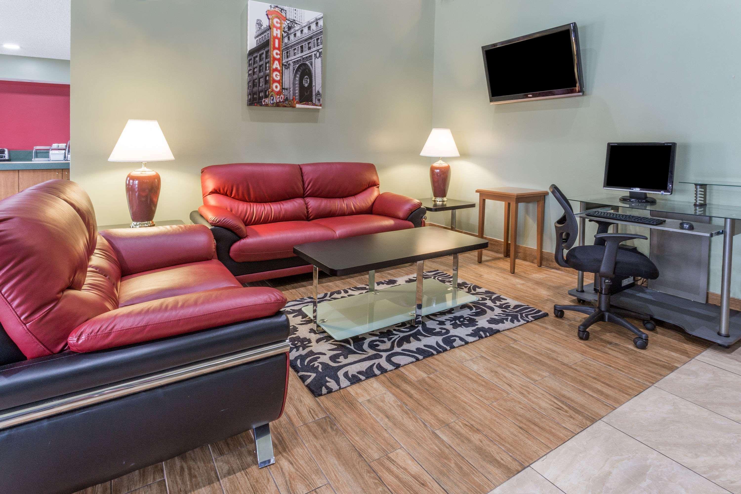Super 8 By Wyndham Elgin Ξενοδοχείο Εξωτερικό φωτογραφία