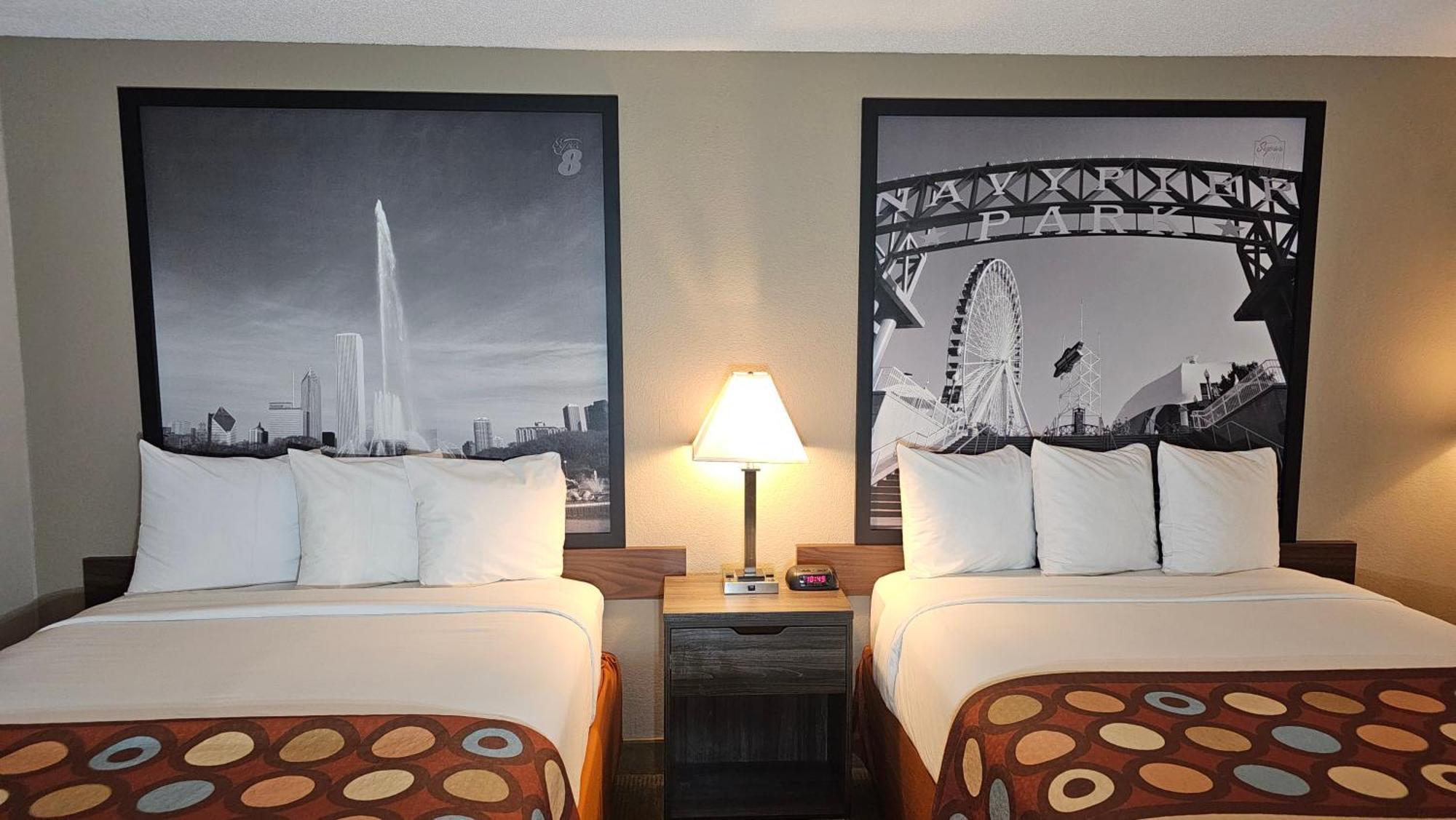 Super 8 By Wyndham Elgin Ξενοδοχείο Εξωτερικό φωτογραφία